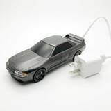「待望の第2弾はR32！　日産公認のスカイラインGT-R型モバイルバッテリーの新作が発売中」の画像1