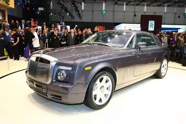 「【鉄仮面やR32など過去にはないクルマも存在！】クルマに「フロントグリル」は必要あるのか」の画像