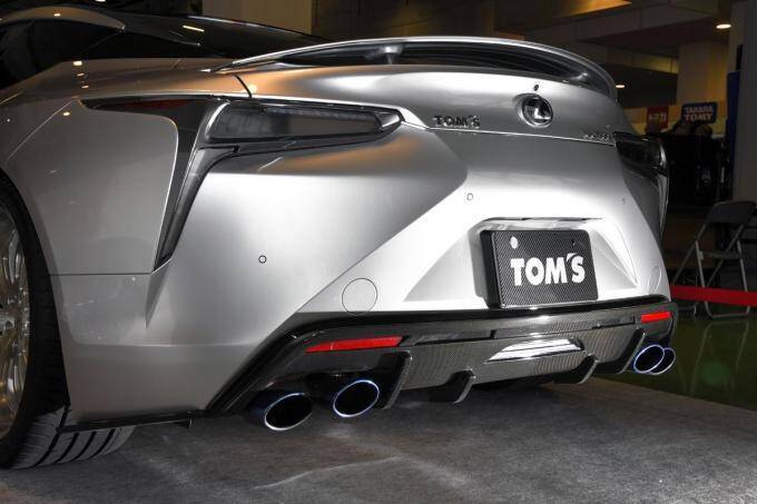 レーシーさ満点のトムスLC500＆ヴォクシー！　スーパーGTで培ったレーシングテクノロジーを採用【大阪オートメッセ2020】