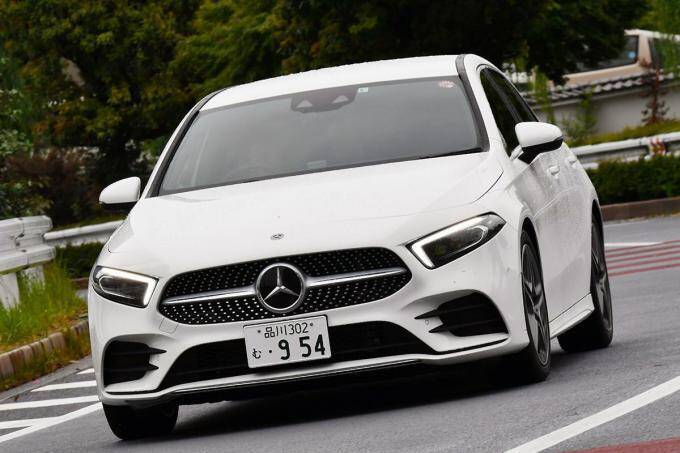 【クラウンやスカイラインに負けず劣らず！】いま高齢者の愛車にミニとニュービートルが人気な理由