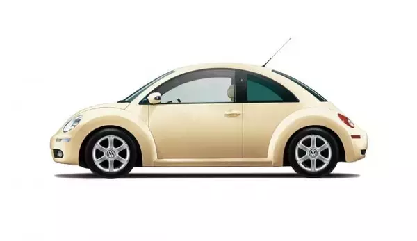 「【クラウンやスカイラインに負けず劣らず！】いま高齢者の愛車にミニとニュービートルが人気な理由」の画像