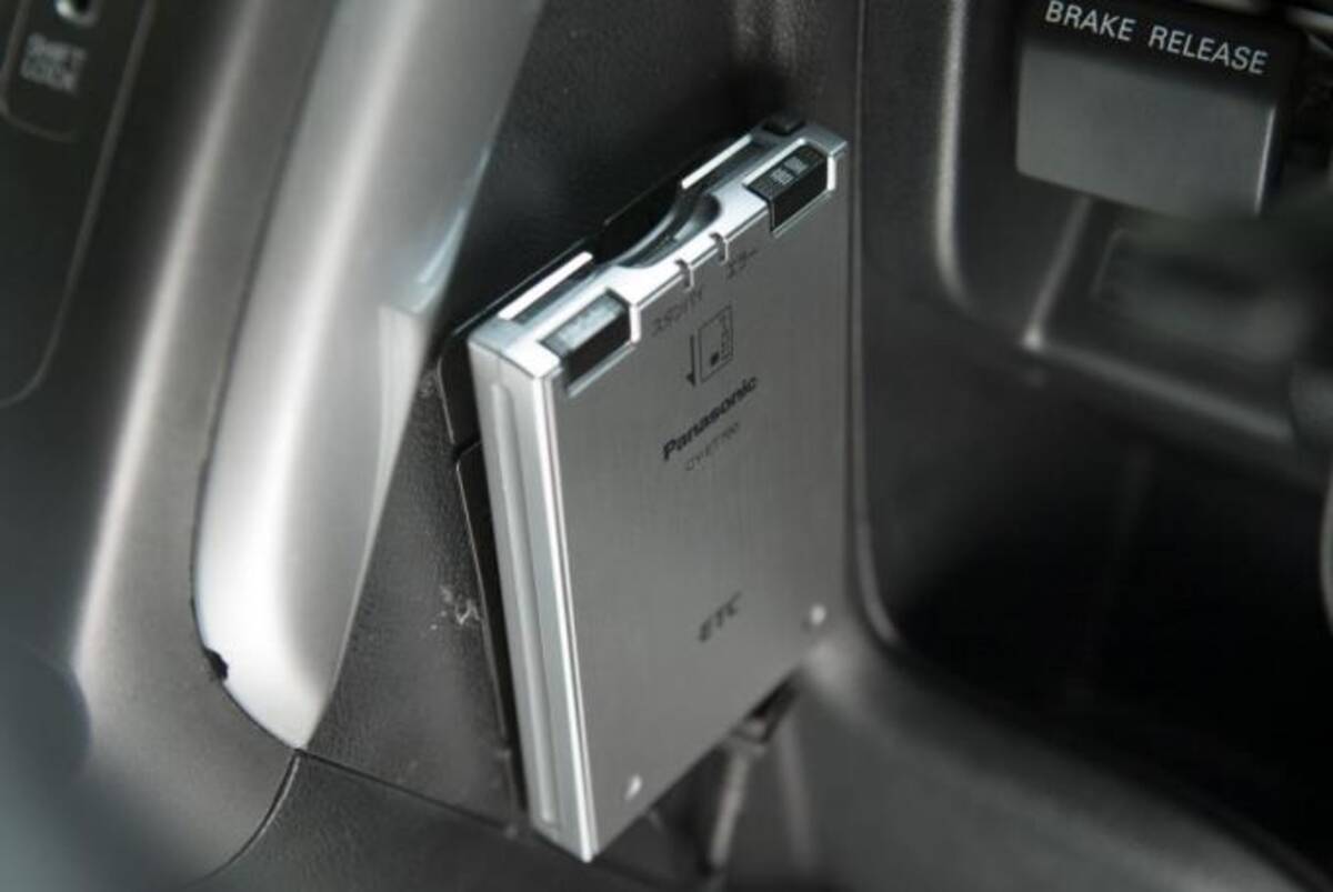 高速道路のsa Paで休憩するとき Etcカード は抜くべきか 年2月21日 エキサイトニュース