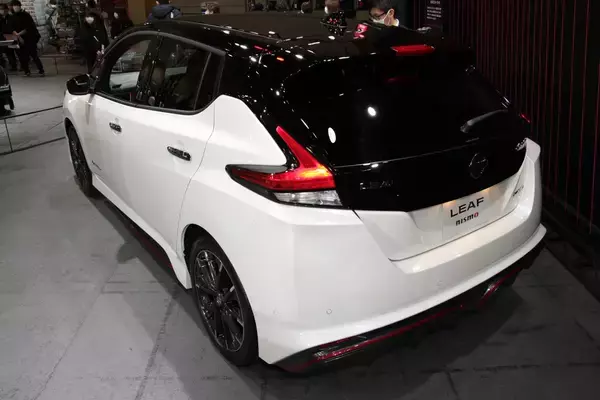 「カタログに表記なし！　オートメッセで展示された日産リーフニスモに装着されていた「レカロ」の謎【大阪オートメッセ2020】」の画像