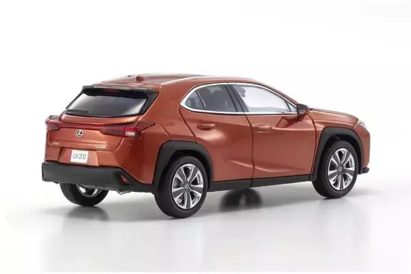 「43分の1スケールでも細部まで忠実に再現！　京商からレクサスUXが５色をラインアップして発売」の画像