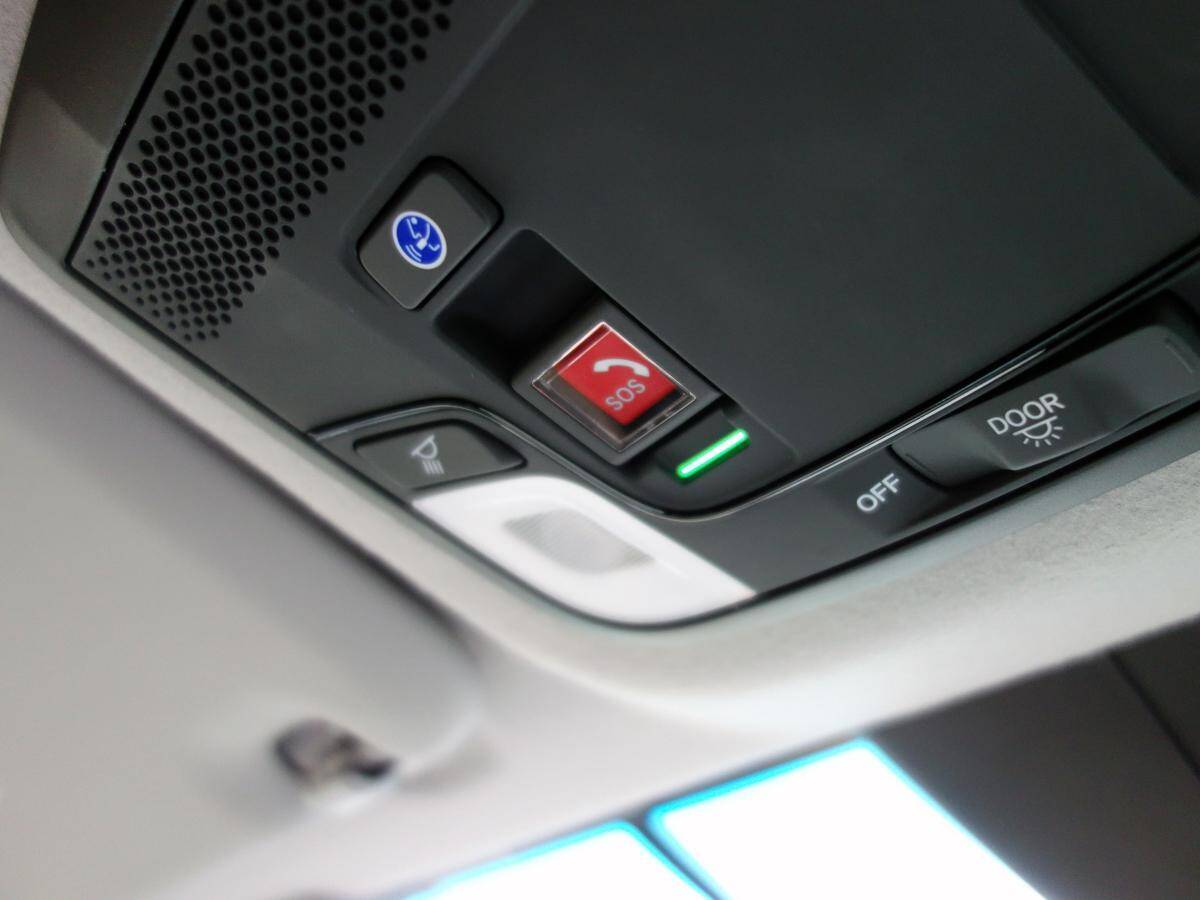 【ちょっとしたトラブルでも押していい？ 】今流行のクルマのSOSコールを使っていいケースとだめなケース