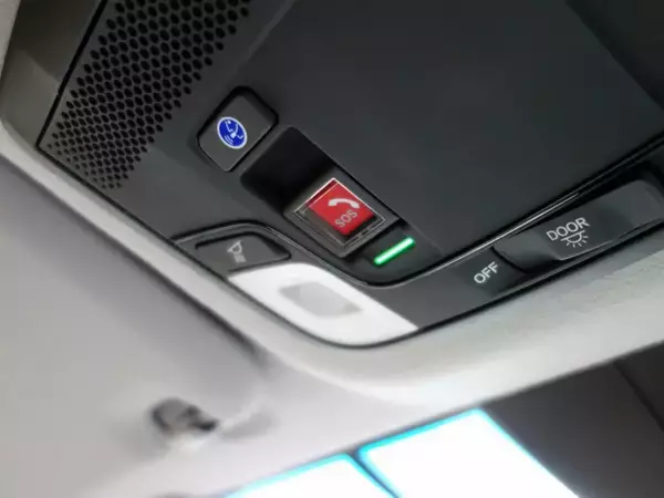 「【ちょっとしたトラブルでも押していい？ 】今流行のクルマのSOSコールを使っていいケースとだめなケース」の画像