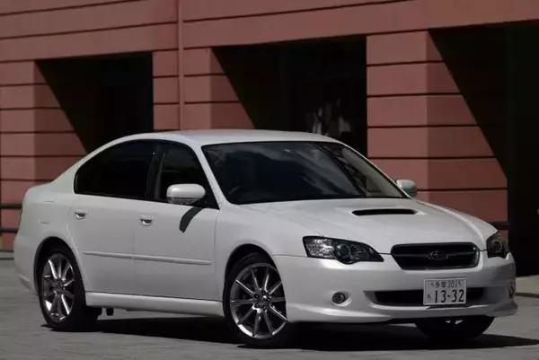 「【古くて安く買える中古車なのに新しい!?】今どきのクルマと比べても見劣りしないモデル３選」の画像