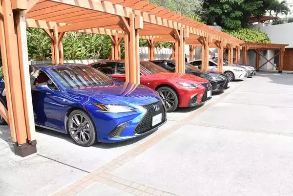 「LEXUSで連れて行かれる幻のレストランとは！　クルマ好き女子が沖縄での非日常体験に感涙」の画像