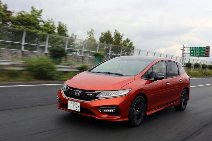 小型ミニバンに「ほとんど座れない」3列目席が設定されたワケ