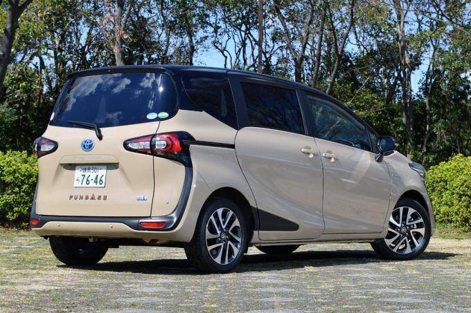 小型ミニバンに「ほとんど座れない」3列目席が設定されたワケ