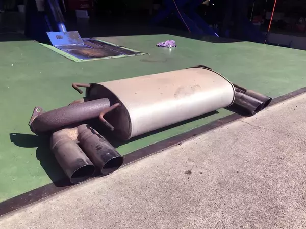 「【再起不能も！】たとえ走れても放置してはいけないクルマの故障や不具合５つ」の画像