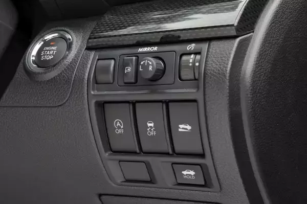 「ドアには残されているのになぜ？　最近のクルマのトランクから鍵穴がなくなった理由」の画像