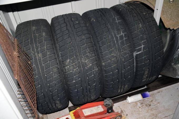 雑な保管方法や過積載もダメ！　使用時以外にもあったタイヤのパンク要因とは