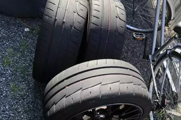 「雑な保管方法や過積載もダメ！　使用時以外にもあったタイヤのパンク要因とは」の画像