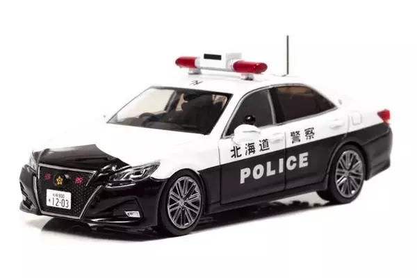 「ヒコセブンからトヨタ・クラウンの要人警護車＆白黒パトカー２種が43分の1スケールで発売」の画像