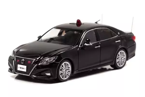 ヒコセブンからトヨタ・クラウンの要人警護車＆白黒パトカー２種が43分の1スケールで発売