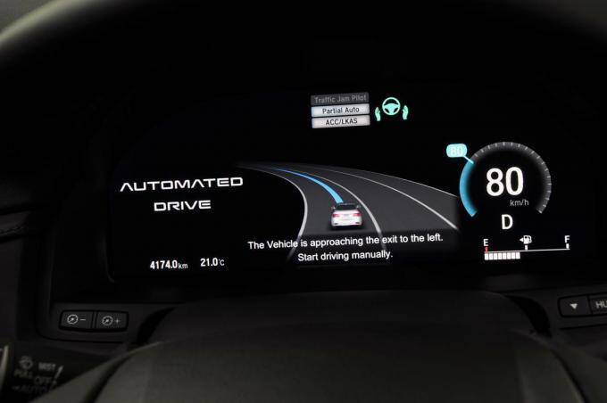 自動運転の進化や交通事故減少にも繋がる！　5G解禁で変わる自動車社会とは