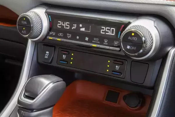 「初心者でも女子でもクルマを買う前に必ずディーラー試乗すべき７つの理由」の画像