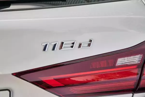 人気のBMW１シリーズに待望のディーゼルエンジン搭載モデル「118d」を追加し発売