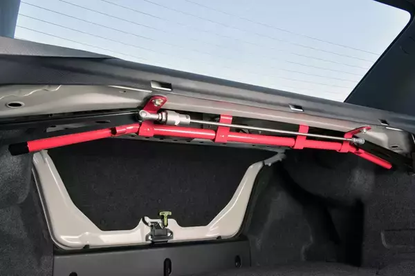 「日本未導入のS209にスバリスト女子が試乗！　「走りを極めれば安全になる」の極致」の画像