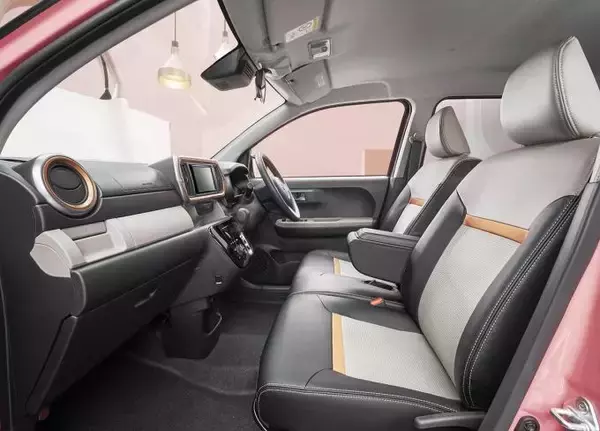 「トヨタ・パッソに可愛らしさをアップさせたピンクの特別仕様車「モーダ・チャーム」を設定」の画像