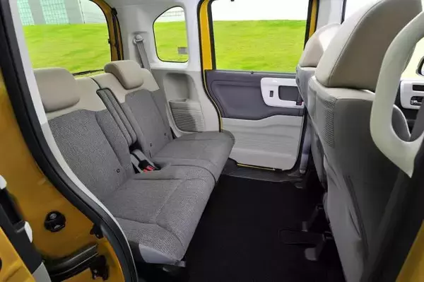 「高すぎるいまどきの軽自動車！　普通車と同じ値段でも選ぶ価値はあるのか」の画像