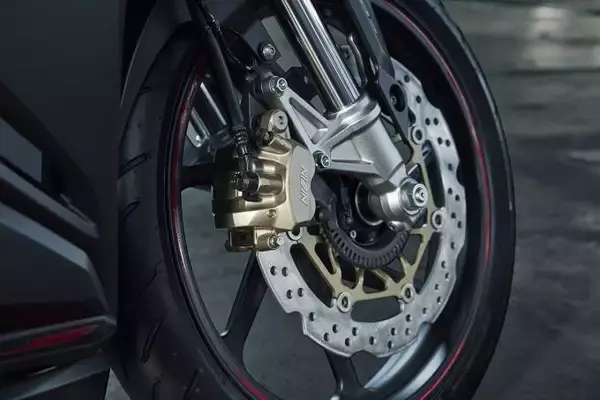 まさかのオンパレード！　バイクでは当たり前だがクルマ好きには驚くこと７つ