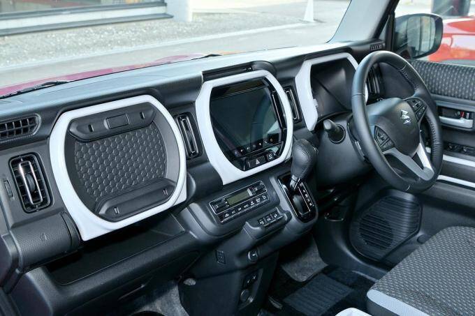 キープコンセプトに見えて大幅進化！　新型スズキ・ハスラーの内外装をチェック