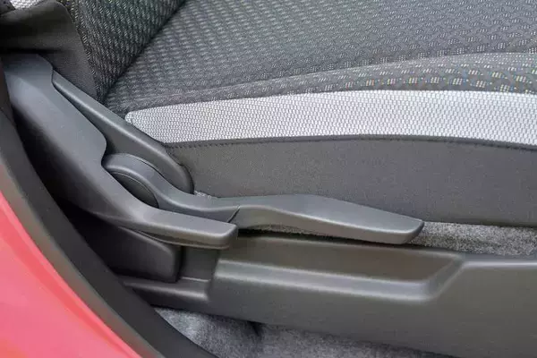 「キープコンセプトに見えて大幅進化！　新型スズキ・ハスラーの内外装をチェック」の画像