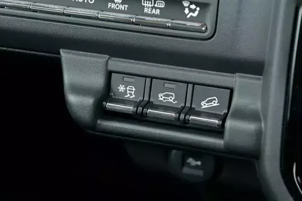 「キープコンセプトに見えて大幅進化！　新型スズキ・ハスラーの内外装をチェック」の画像