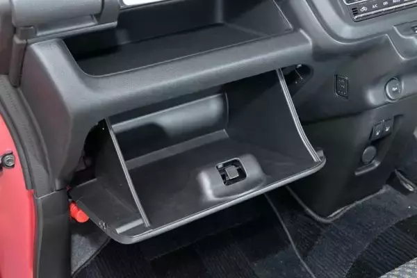 「キープコンセプトに見えて大幅進化！　新型スズキ・ハスラーの内外装をチェック」の画像