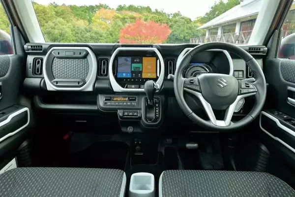 「キープコンセプトに見えて大幅進化！　新型スズキ・ハスラーの内外装をチェック」の画像