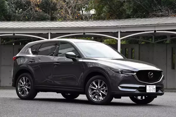 「フルモデルチェンジの必要なし？　現行トヨタ・ハリアーがライバルだらけのSUV市場でモデル末期でも売れ続けたワケ」の画像