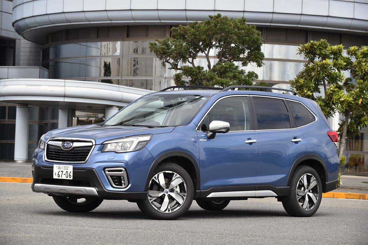 フルモデルチェンジの必要なし？　現行トヨタ・ハリアーがライバルだらけのSUV市場でモデル末期でも売れ続けたワケ