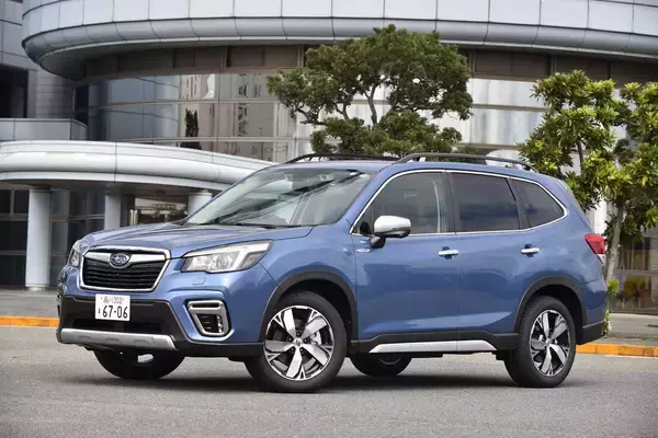 「フルモデルチェンジの必要なし？　現行トヨタ・ハリアーがライバルだらけのSUV市場でモデル末期でも売れ続けたワケ」の画像