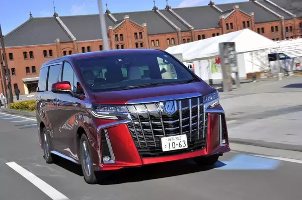 「フルモデルチェンジの必要なし？　現行トヨタ・ハリアーがライバルだらけのSUV市場でモデル末期でも売れ続けたワケ」の画像