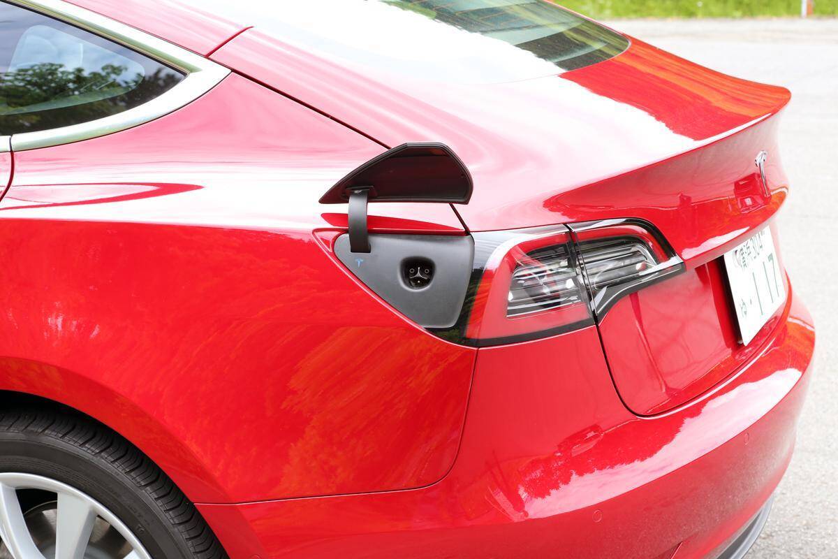 デビューから4年も経つのに走ってない！　テスラ・モデル3を日本で見かけないワケ