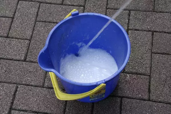 「ぶつけても擦ってもいないのにキズ？　知らないうちにクルマについているキズの正体と対策」の画像