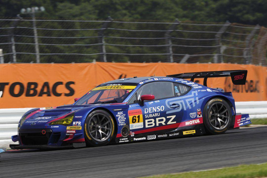 クルマのフロントガラス上部に「色」がつけられるワケ