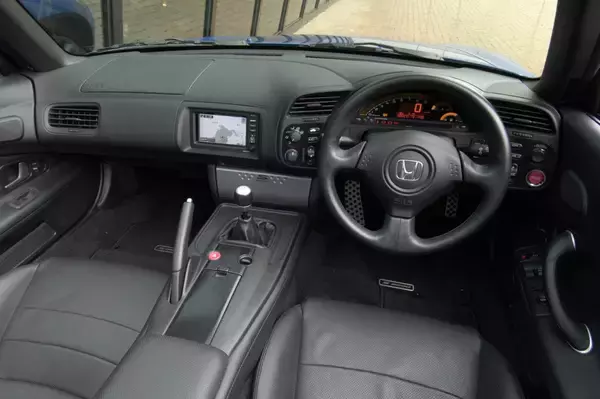 「AT限定免許じゃ味わえない！　軟弱者拒否のMTしか選べなかったクルマ５選」の画像