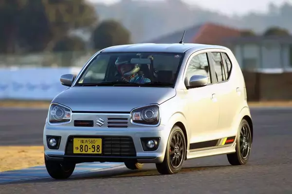 「免許取得者は減ってもガンバる日本車！　じつは多いスポーツカー以外の国産MTモデル」の画像