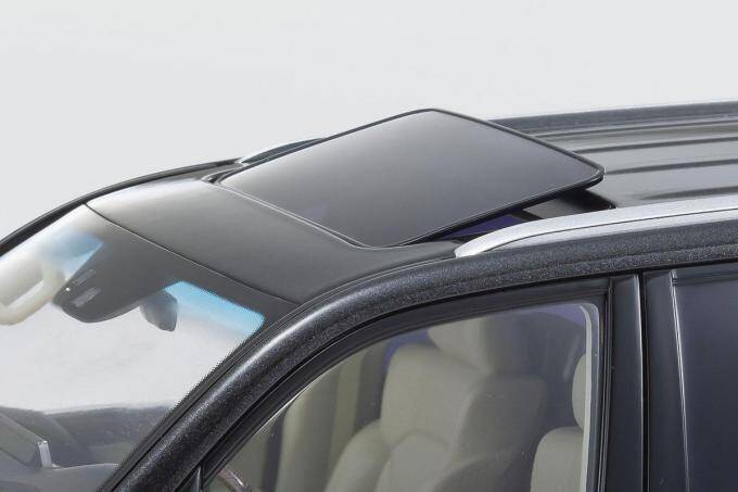 細部まで徹底した作り込みがスゴイ！　京商から18分の1スケール「レクサスLX」発売