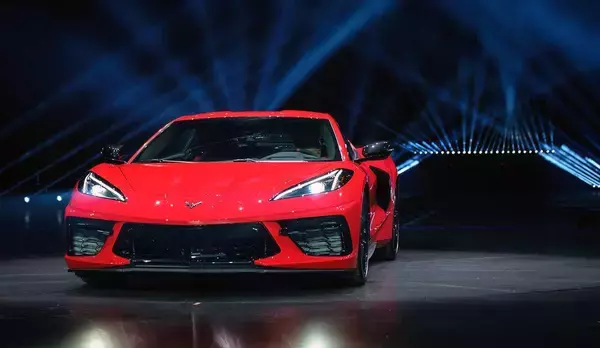 「時代に逆行！　絶滅寸前！　それでも小排気量ターボやHVじゃ味わえない大排気量エンジンの魅力」の画像