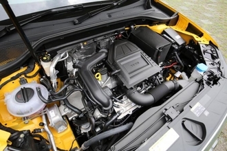 時代に逆行！　絶滅寸前！　それでも小排気量ターボやHVじゃ味わえない大排気量エンジンの魅力