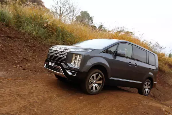 「大きさにビビる必要なし！　家族で使うなら選ぶべき運転が苦手でも扱いやすいミニバン５選」の画像