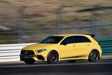 「【試乗】衝撃のエンジンにレーシングドライバーも唖然！　速すぎるメルセデスAMG A 45＆CLA 45 は量産車の常識を覆した」の画像6