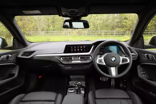 「【試乗】BMW2シリーズにクーペセダンが登場！　ライバル多数の2Lターボ＋4WDを積むM235iの走りを徹底チェック」の画像