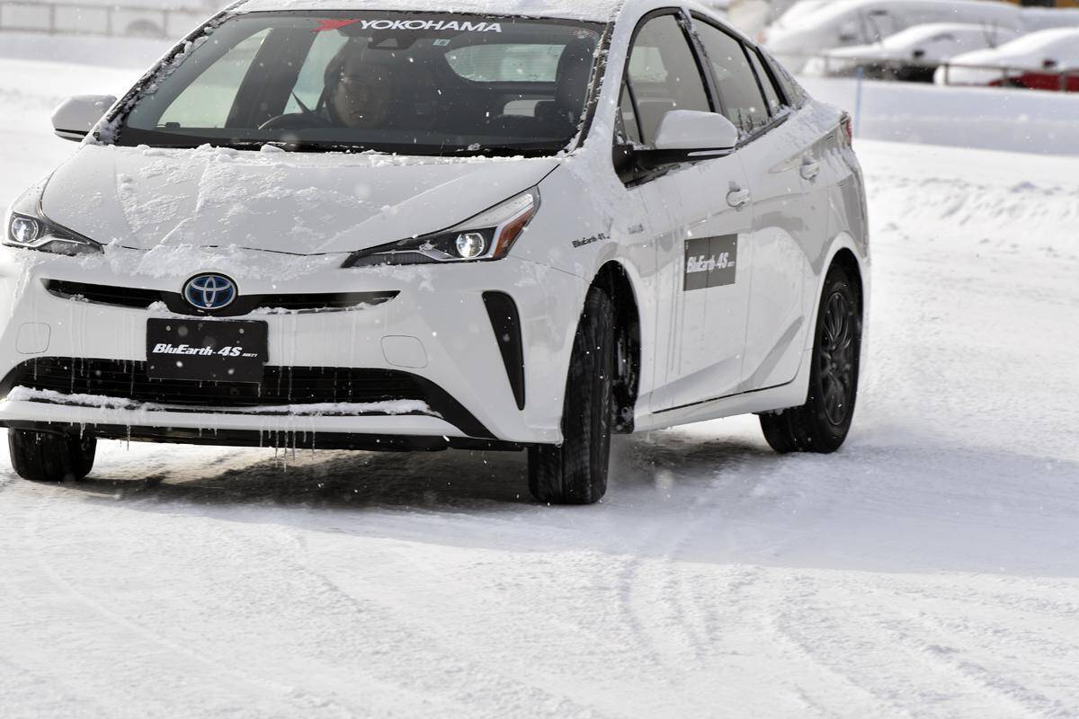 試乗 ホントに1年通してタイヤ交換不要 レーシングドライバーが話題のオールシーズンタイヤを雪 舗装路で試す 年5月14日 エキサイトニュース 試乗 ホントに1年通してタイヤ交換不要 レーシングドライバーが話題のオールシーズンタイヤを雪 舗装路で試す 年5月14日 エキサイトニュース