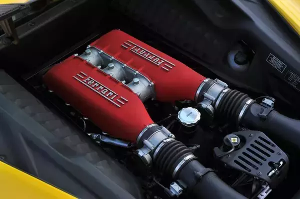 「「車検200万円」「すぐ壊れる」はウソ！　 庶民でも狙える「フェラーリ」の本当の維持費と驚きの下取り価格」の画像