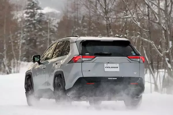 「【試乗】圧雪路でのコントロール性が抜群！　SUV乗り必見のトーヨーのオールシーズンタイヤ」の画像